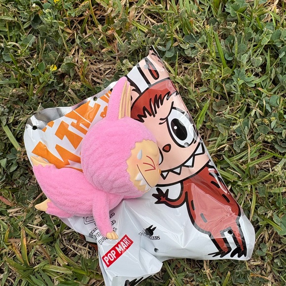 Pop Mart THE MONSTERS Labubu Lazy Yoga Series Sweating Figure - Picture 3 of 7